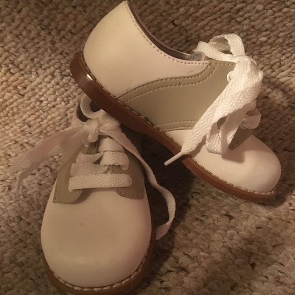 FootMates Other - Foot Mates Grey and White Leather Shoes